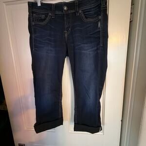 Silver Jeans Co. Women's Plus Size Suki Mid Rise Curvy Fit Capri Jeans,